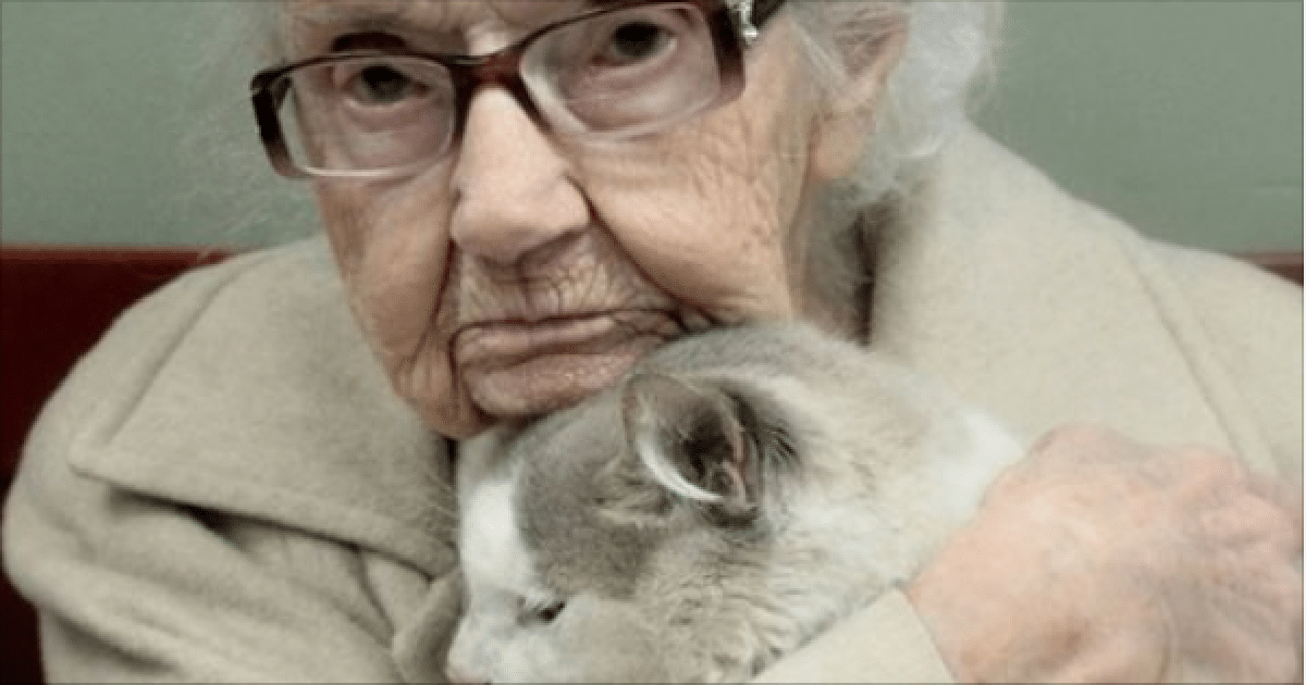 Son Surprises His 102-Year-Old Mom With A Special Trip